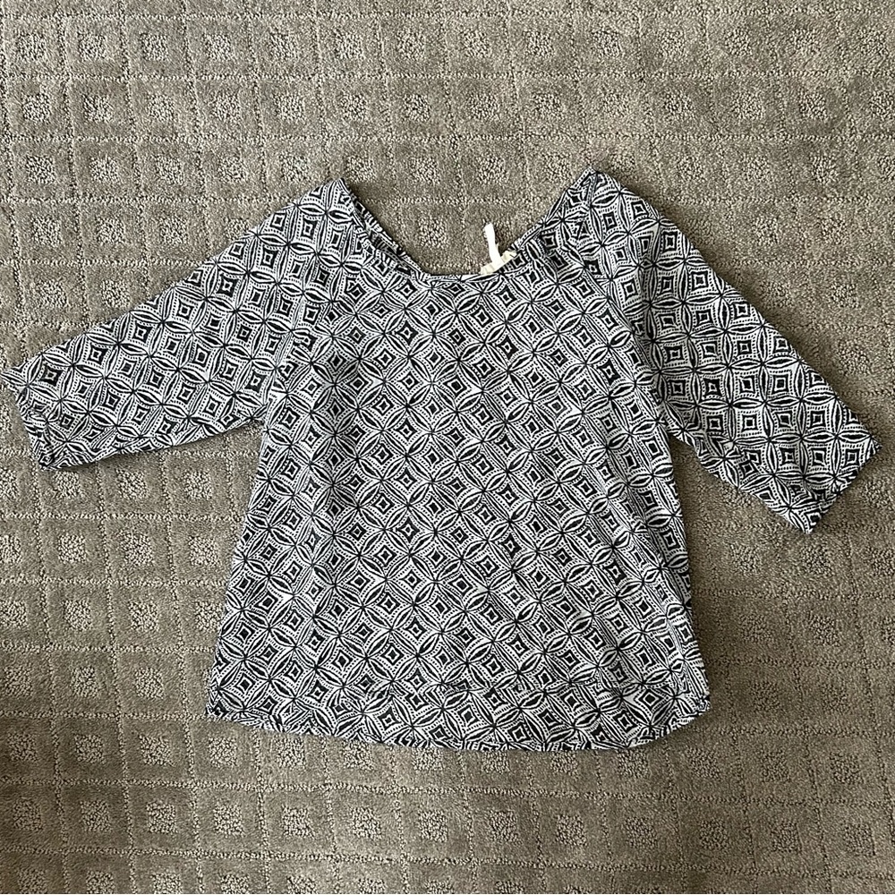 Women’s Kirra Printed Blouse Top Back Cutout Detail Size S